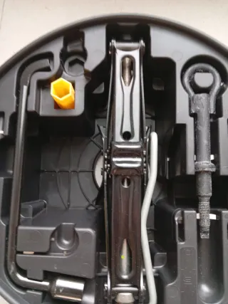 Gato y llave rueda Citroën C4 Peugeot 307