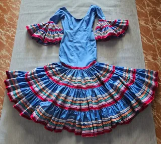 Vestido de flamenca azul con volantes