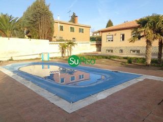 Chalet en venta en Yeles