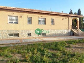 Chalet en venta en Yeles