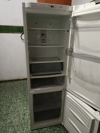 Nevera blanca con congelador