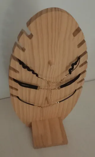Expositor de collares de madera