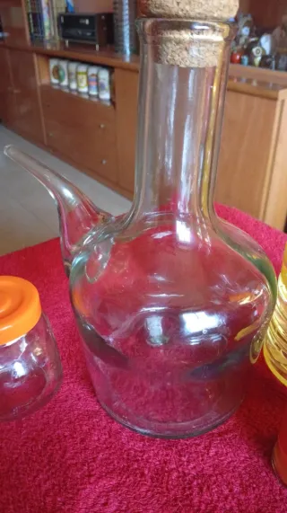 Aceitera 600 ml y  3 especieros con tapas