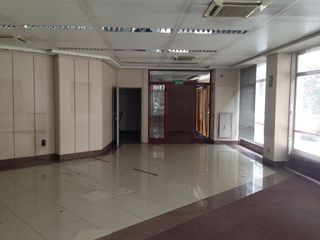 Local comercial en alquiler en Milán - Pumarín - Teatinos en Oviedo