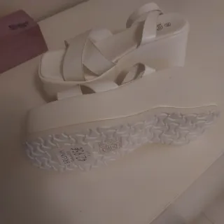 Sandalias cuña blancas