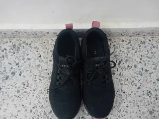 Zapatos de seguridad negros y rosas