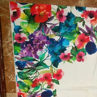 Tela per tovaglia o tenda floreale