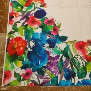 Tela per tovaglia o tenda floreale