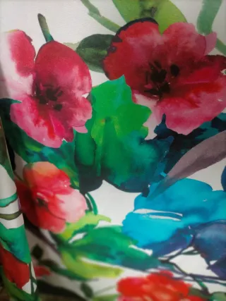 Tela per tovaglia o tenda floreale