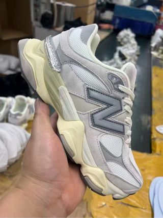 New Balance 9060 Beige/Oro Taglia 36-45