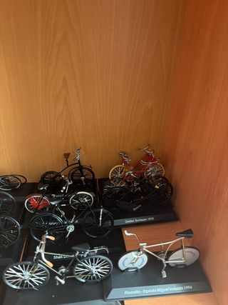 Colección de miniaturas de bicicletas