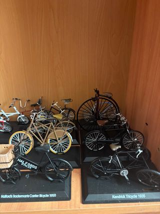 Colección de miniaturas de bicicletas