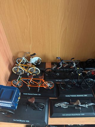 Colección de miniaturas de bicicletas