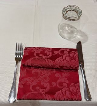 Tovaglia 180x180 cm con disegno floreale