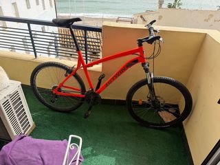 Bicicleta Roja Semi-Nueva
