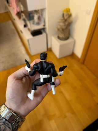 Muñeco juguete The Punisher con pistolas