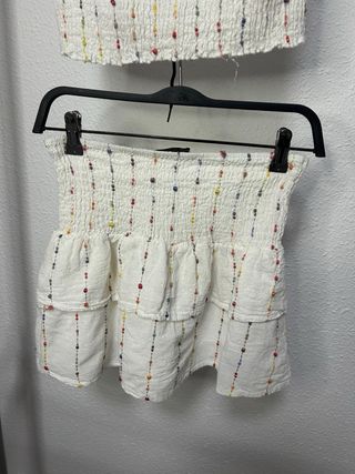 Conjunto top y falda con puntos de colores