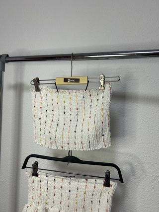 Conjunto top y falda con puntos de colores