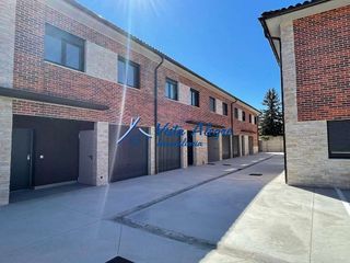 Casa adosada en venta en Haro