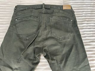 Pack 2 pantalones Bershka T38 – Vaquero + Verde