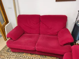 Sofá de terciopelo rojo