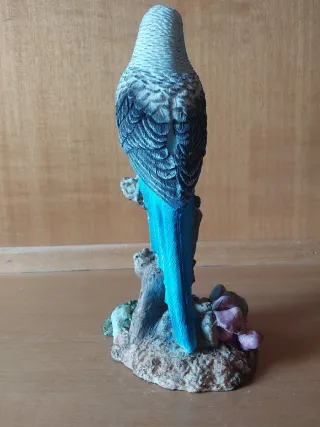 Statua pappagallo su ramo