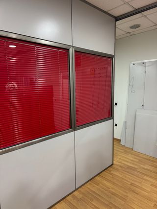 Ventanas aluminio con cortina roja 5 unidades