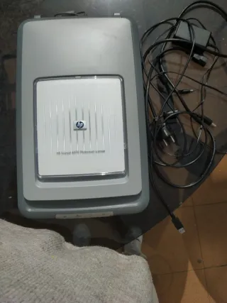 Scanner HP Scanjet 4070 con cavi