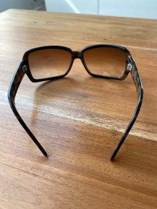 Gafas de sol Guess marrones y negras