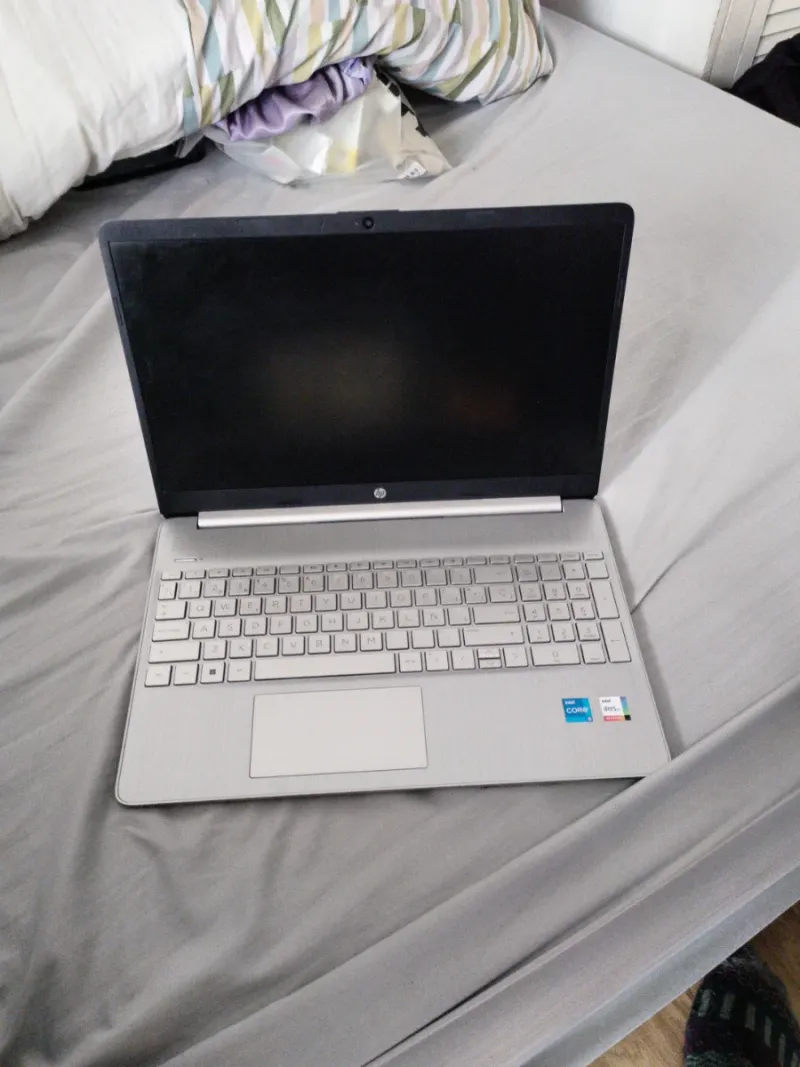 Portátil HP como nuevo + cable y maletín afbeelding 2