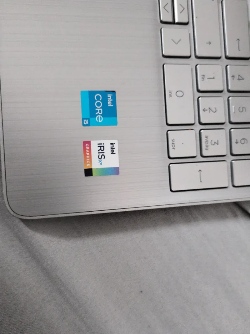 Portátil HP como nuevo + cable y maletín afbeelding 3