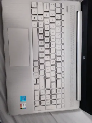 Portátil HP como nuevo + cable y maletín