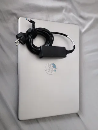 Portátil HP como nuevo + cable y maletín