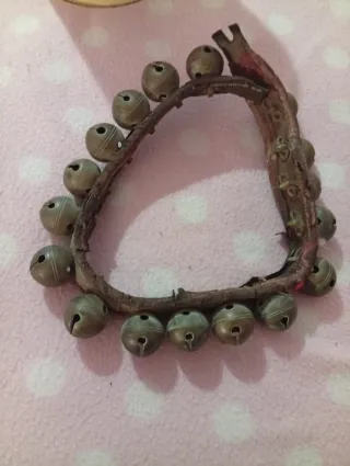 Collar de cascabeles para cabra