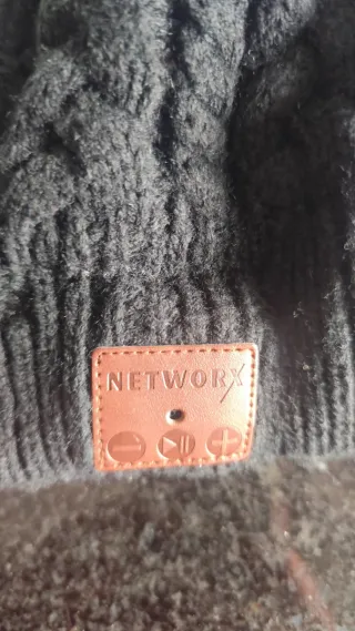 Gorro lana negro con auriculares Bluetooth