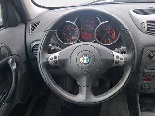 Alfa Romeo 147 1.6 TS Distinctive 77 kW (105 CV)