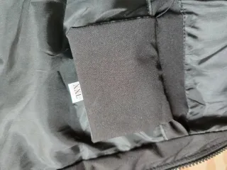 Abrigo negro plumífero XXL nuevo