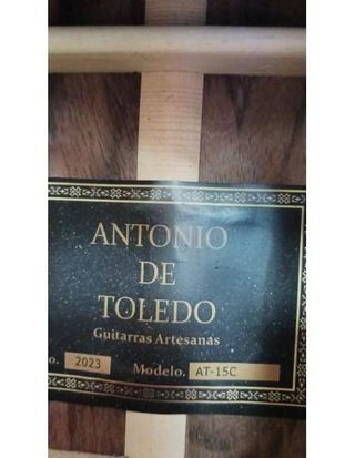 GUITARRA ACUSTICA ANTONIO DE TOLEDO AT-15C CON PREAMPLIFICACION OTS DOUBLE OS1