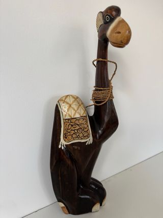 Statua cammellolegno scuro