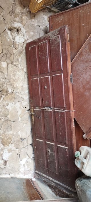 Puerta madera maciza con marco