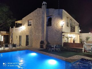 Chalet en venta en Cabra