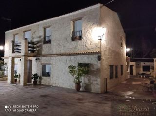 Chalet en venta en Cabra