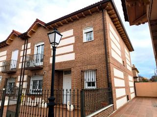 Casa adosada en venta en Centro Bº Doscientas en Azuqueca de Henares