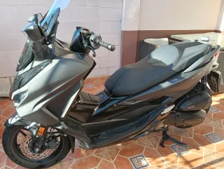 Honda Forza 125 Maxi Scooter Automática