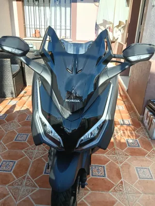 Honda Forza 125 Maxi Scooter Automática