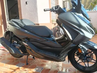 Honda Forza 125 Maxi Scooter Automática
