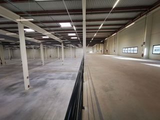 Nave industrial en alquiler en Ensanche de Vallecas - Valdecarros en Madrid