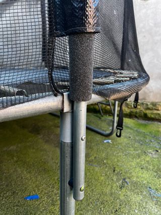 Cama elástica con red de seguridad