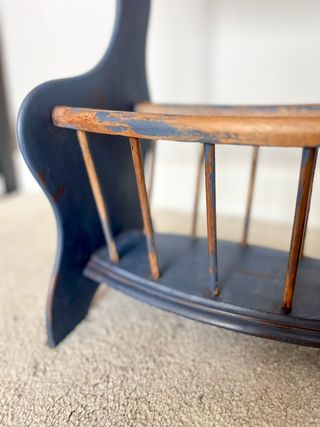 Mesa auxiliar vintage restaurada azul grisáceo