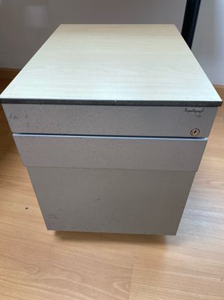 Escritorio esquinero con cajonera de ruedas